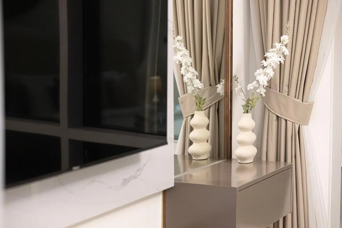 Beautiful 2 Bedroom Apartment Next To Opera I Burj View Dubai 0*,